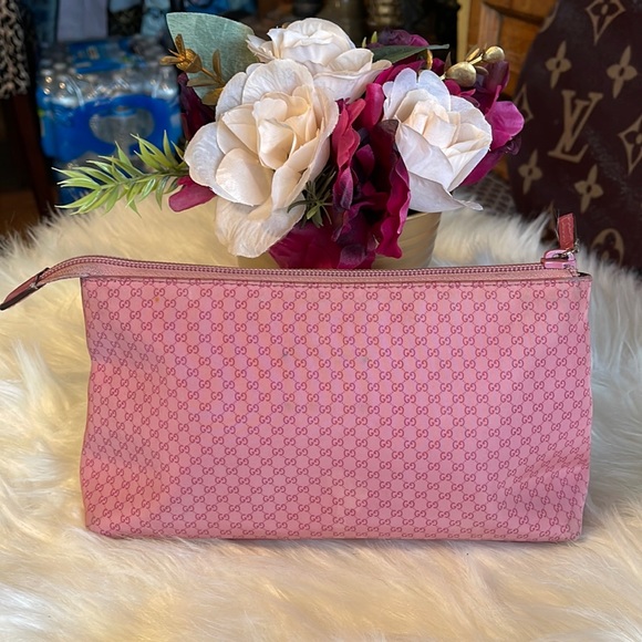 Gucci Pouch/ Makeup case 🎀 - Picture 1 of 11